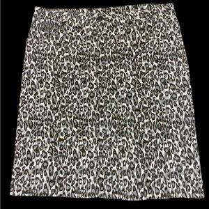 Versatile black/grey/white leopard print jean skirt, knee length, great details!